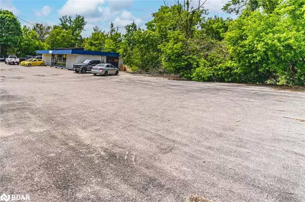 Barrie, ON L4N 3B5,176 Bradford Street