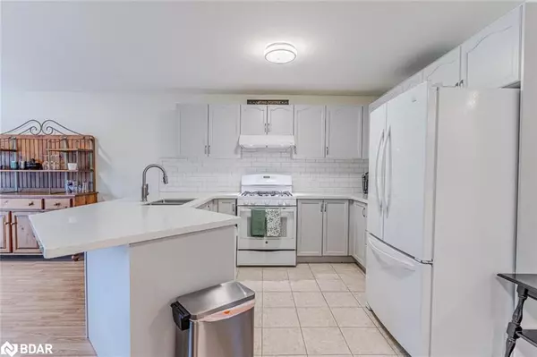 Barrie, ON L4M 6W7,5 Hogan Court