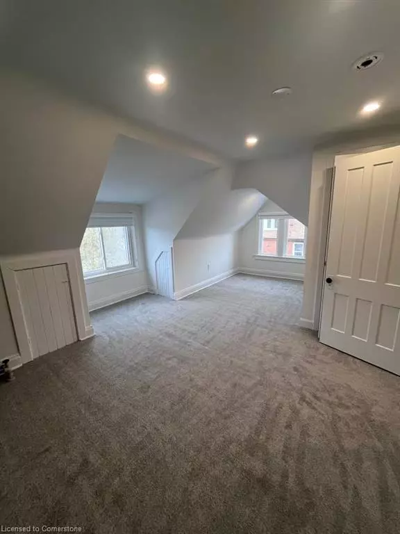 Hamilton, ON L8P 1Z9,214 Robinson Street N #3