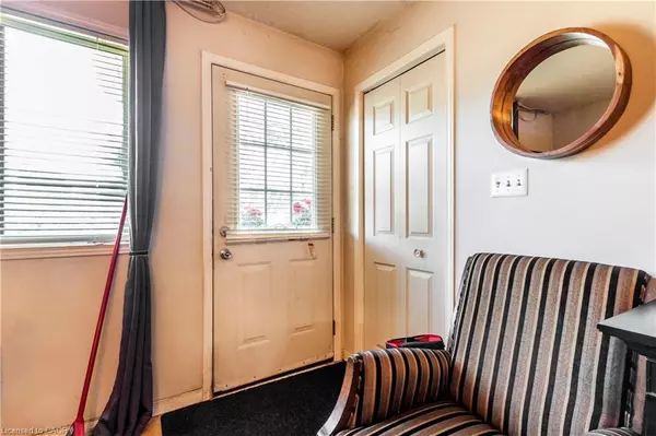 Cambridge, ON N3H 4J2,104 Oakwood Avenue