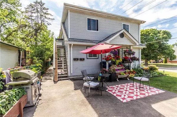 Cambridge, ON N3H 4J2,104 Oakwood Avenue