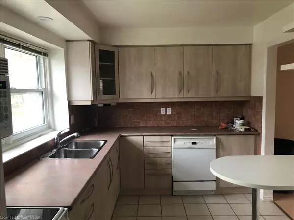 Burlington, ON L7P 2Z9,2254 Upper Middle Road #6