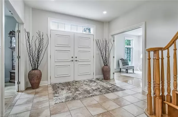 Niagara Falls, ON L2J 4K7,6431 Rockcliffe Estate