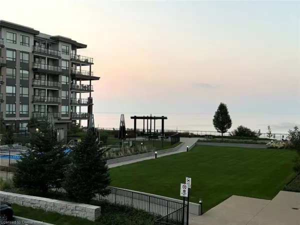 Grimsby, ON L3M 0H1,10 Esplanade Lane #215
