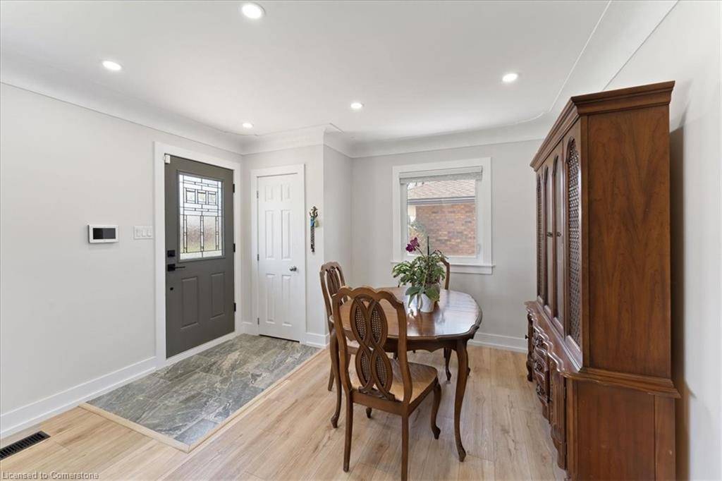 Burlington, ON L7P 1E4,1272 De Quincy Crescent