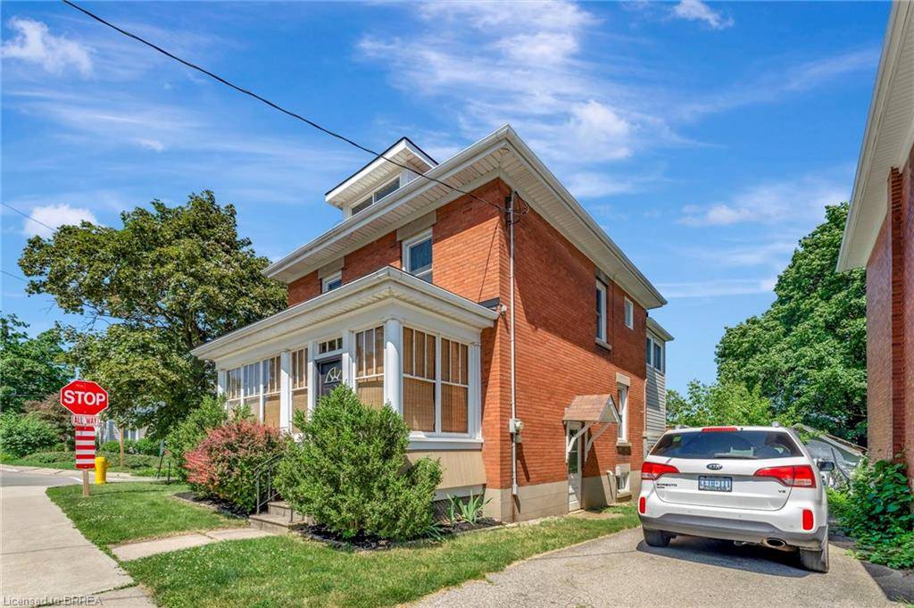 Cambridge, ON N1S 2Y8,93 Glenmorris Street