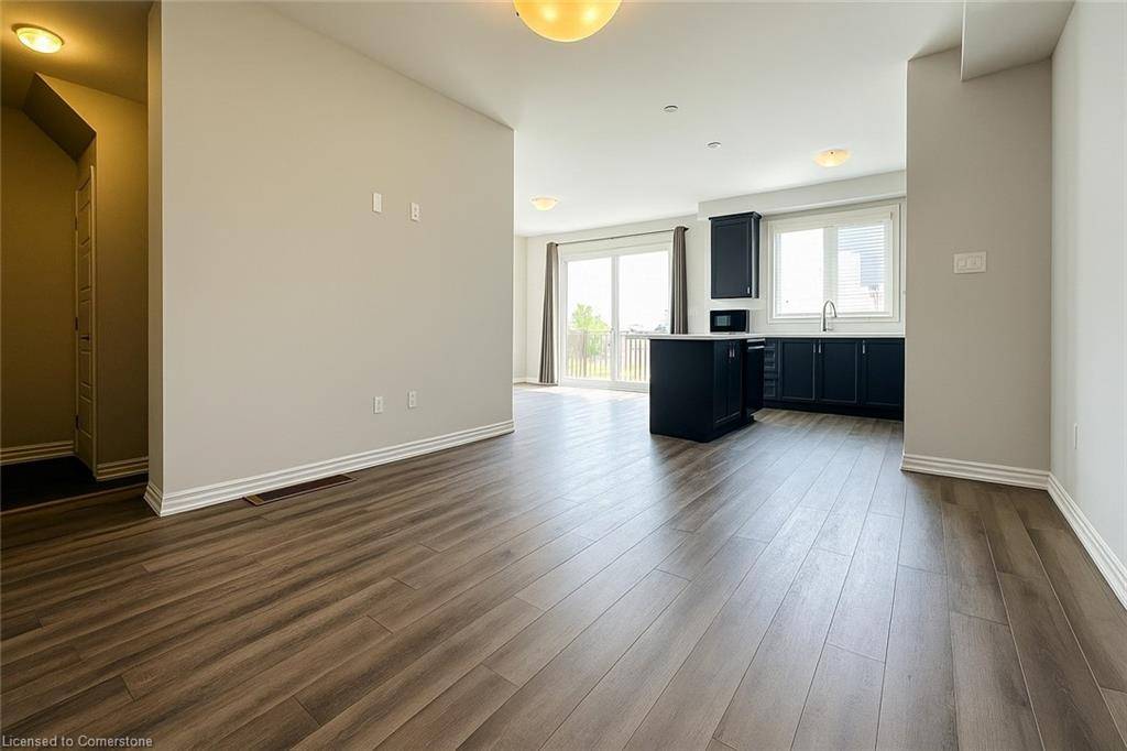 Kitchener, ON N2R 0S3,8 Saxony Street