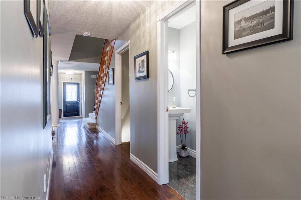 Stoney Creek, ON L8E 4Z4,9 Harbour Drive