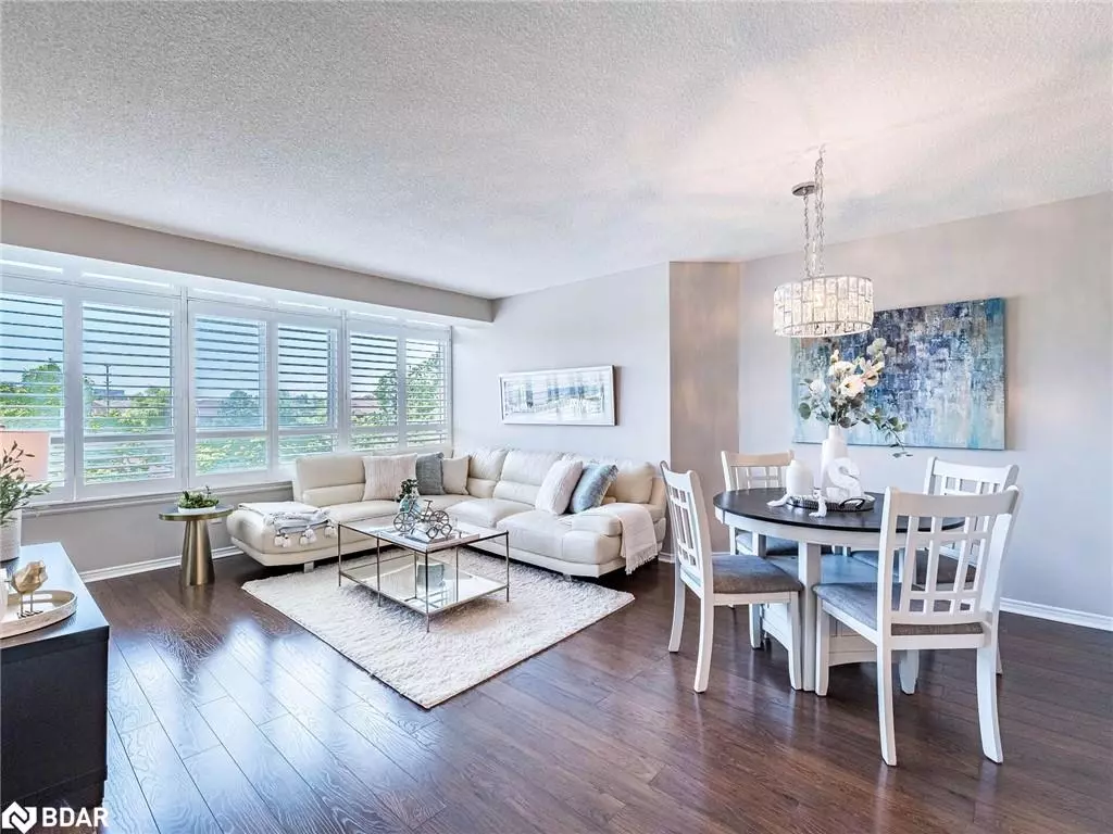 Mississauga, ON L5C 4R2,1001 Cedarglen Gate #423