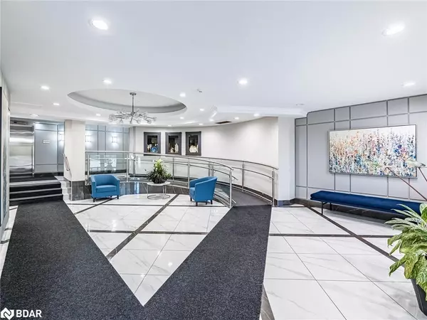 Mississauga, ON L5C 4R2,1001 Cedarglen Gate #423