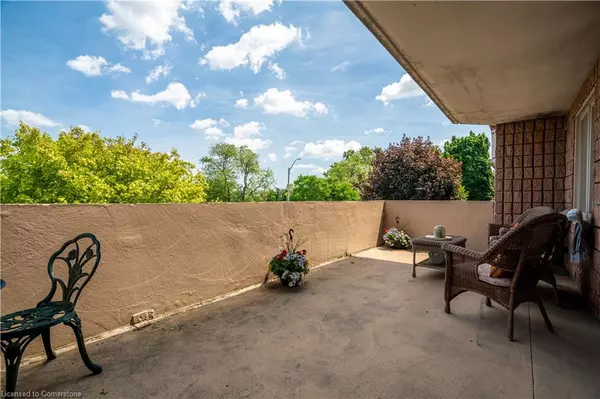 Hamilton, ON L9A 2S7,416 Limeridge Road E #216