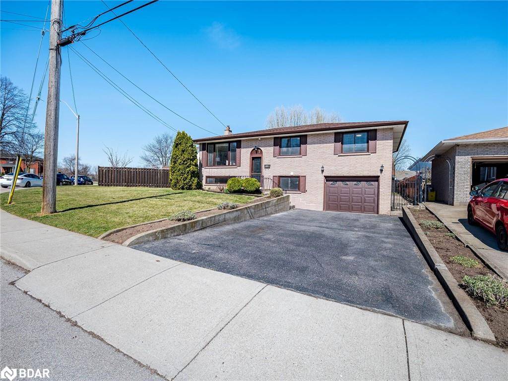 Hamilton, ON L8K 6A4,7 Capilano Drive