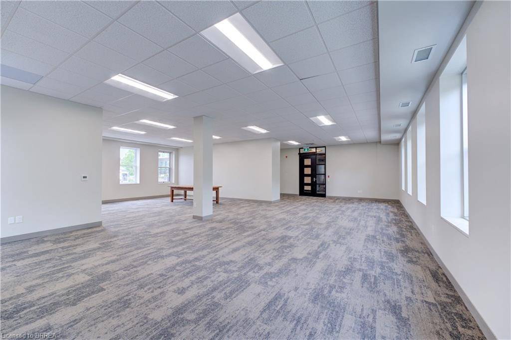 Brantford, ON N3T 2Z7,84 Market Street #101