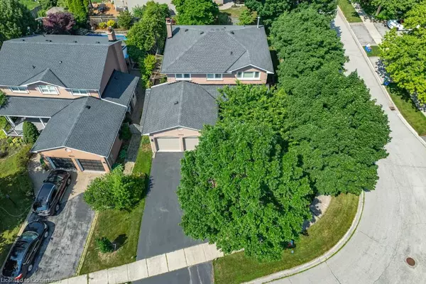 Oakville, ON L6L 6H9,3036 Swansea Drive