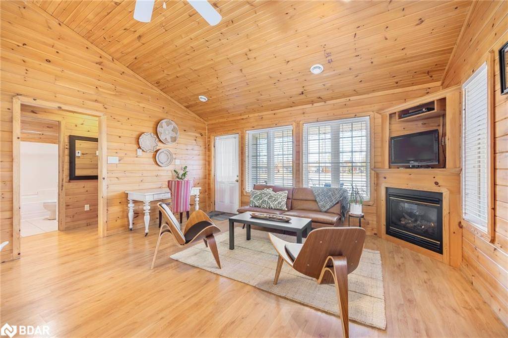 Wasaga Beach, ON L9Z 1X7,26 Cabin Crescent