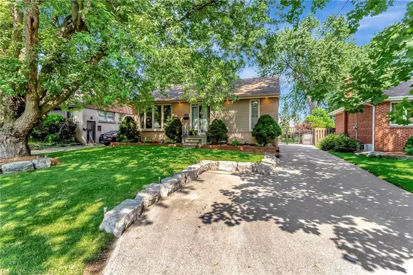 635 Inverness Avenue, Burlington, ON L7T 3S9