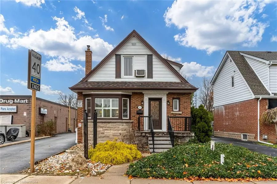 15 Empress Avenue, Hamilton, ON L9A 1M1
