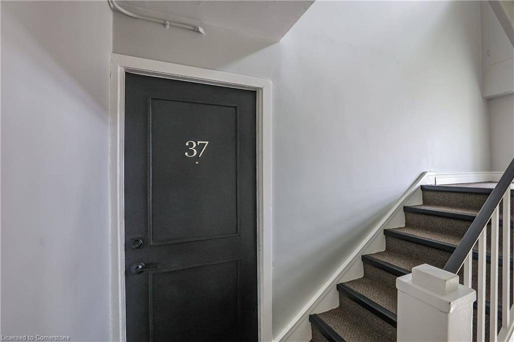 Burlington, ON L7S 1B1,1347 Lakeshore Road #37