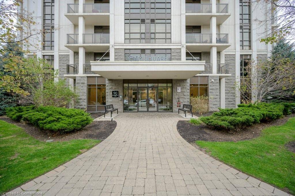 Hamilton, ON L8P 0B4,90 Charlton Avenue West #302