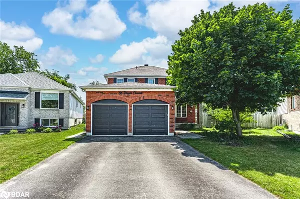 56 Draper Crescent, Barrie, ON L4N 6B1
