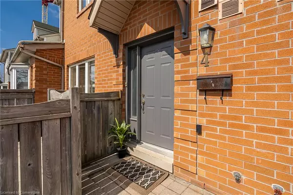 Mississauga, ON L5E 3J3,1241 Parkwest Place #4