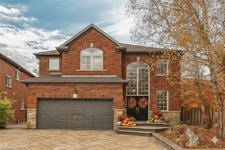 4 Moonstone Court, Hamilton, ON L9B 2Y1