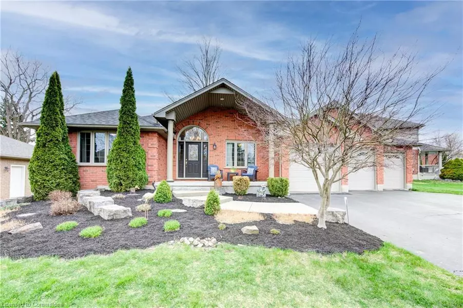 7 Burnside Drive, Ayr, ON N0B 1E0