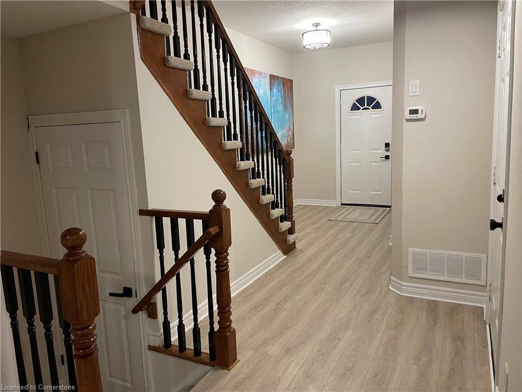 Burlington, ON L7L 3B4,2094 English Crescent