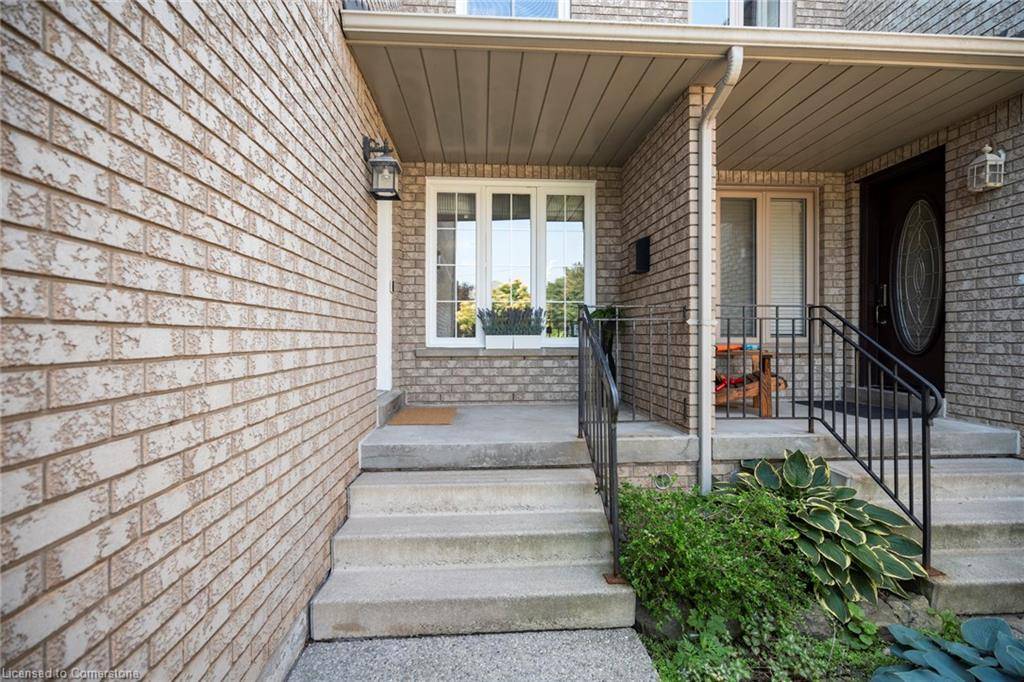 Waterdown, ON L8B 0M8,102 Niska Dr