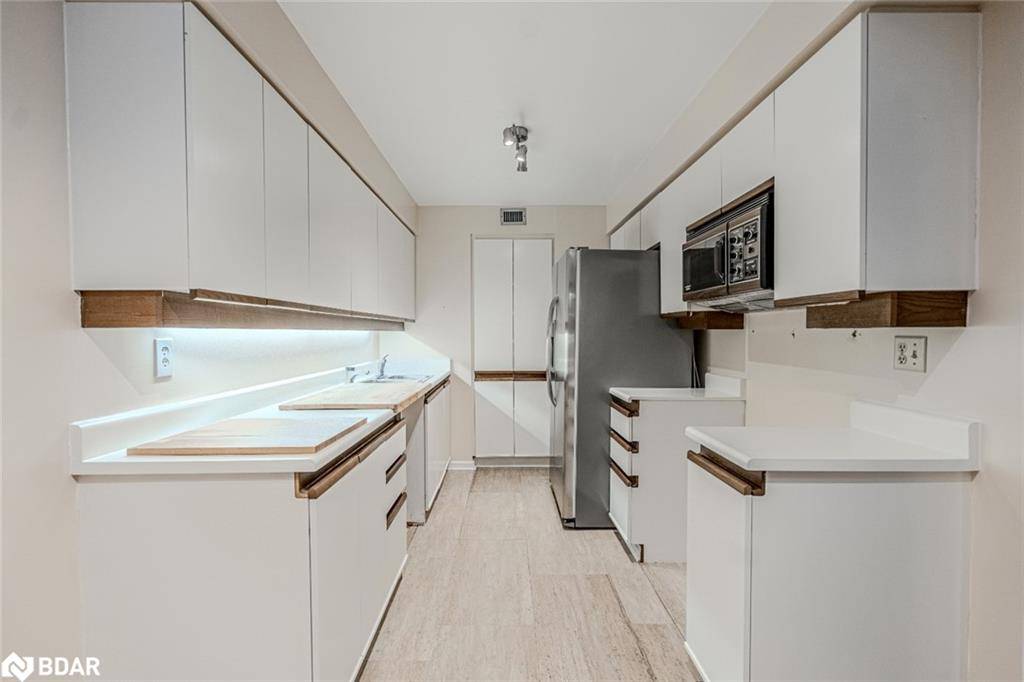 Toronto, ON M5E 1T4,80 Front Street E #824