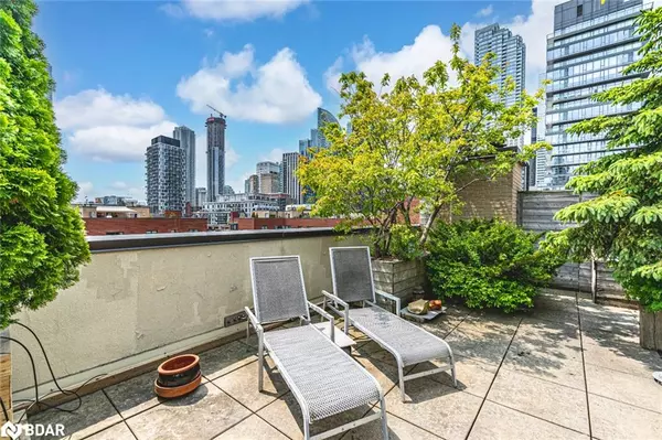 Toronto, ON M5E 1T4,80 Front Street E #824