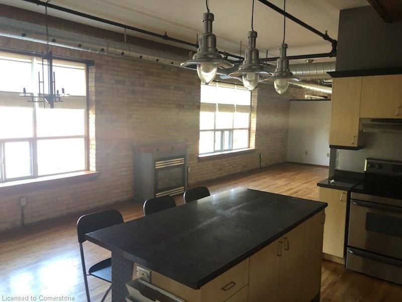 Hamilton, ON L8P 4C8,36 Margaret Street #31