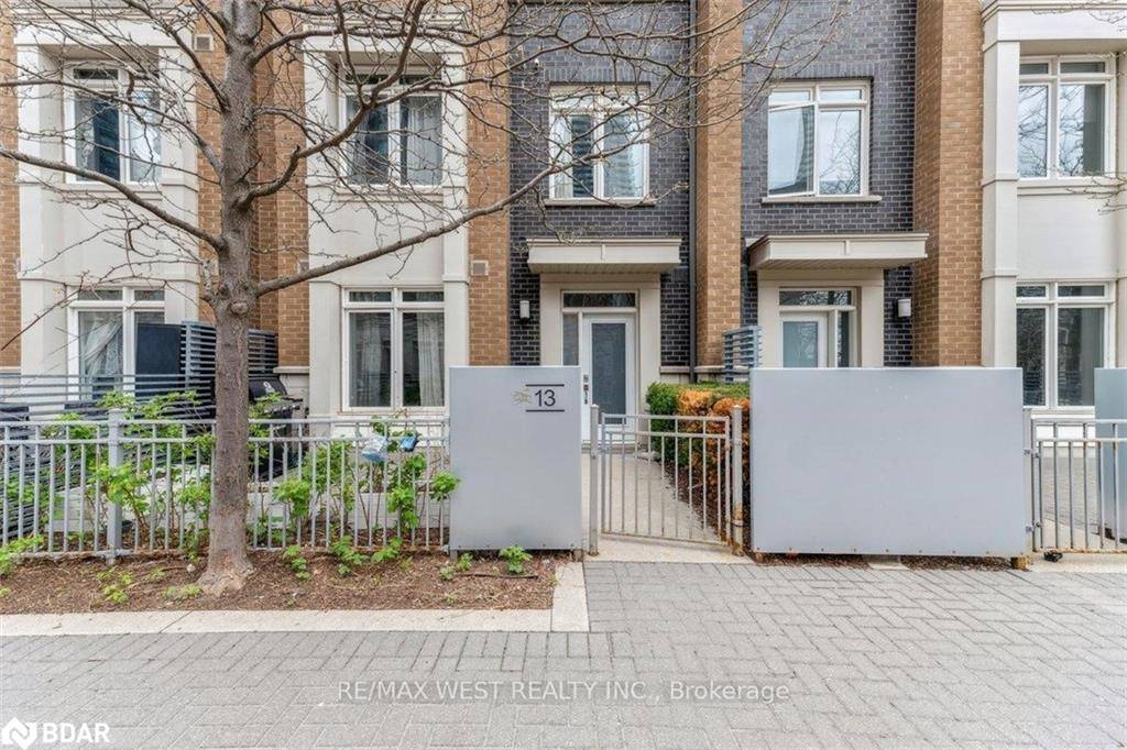 370 Square One Drive #Th#13, Mississauga, ON L5B 0E6