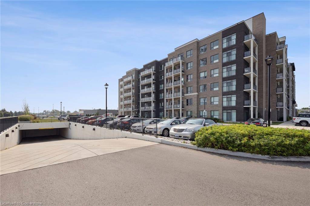 Lincoln, ON L3J 2J3,5055 Greenlane Road #339