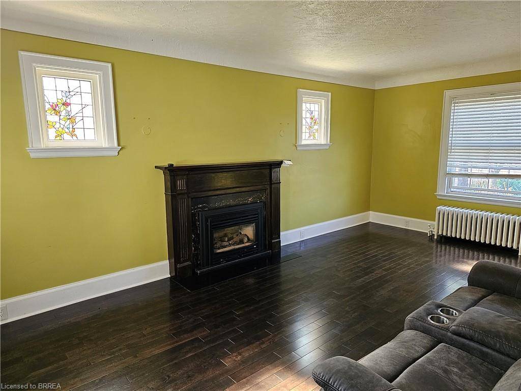 Brantford, ON N3S 2H8,326 Erie Avenue