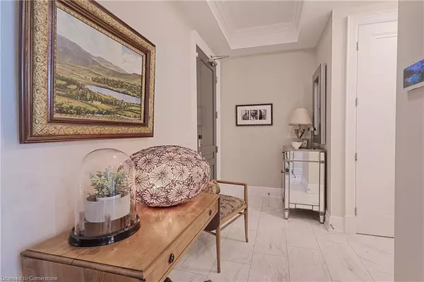 Burlington, ON L7R 0G1,1 Elizabeth Street #604