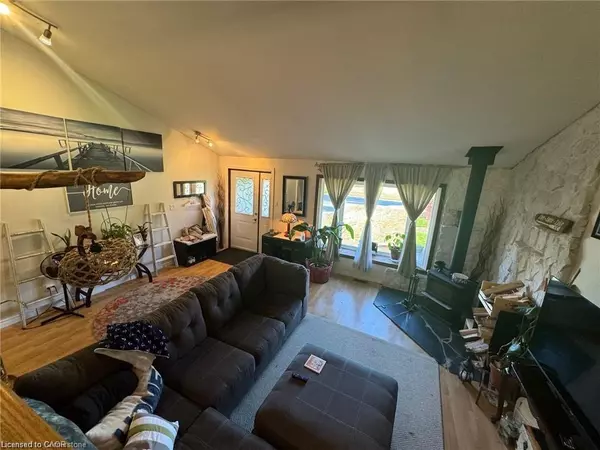 Port Dover, ON N0A 1N8,24 Woodhouse Avenue
