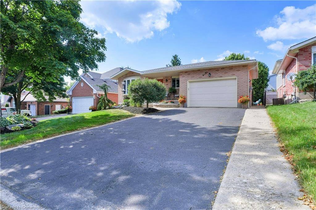 612 Sprucehurst Crescent, Waterloo, ON N2V 2E3