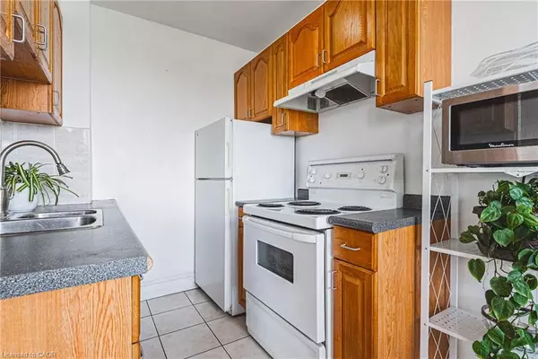 Hamilton, ON L8P 3R9,101 Queen Street S #606