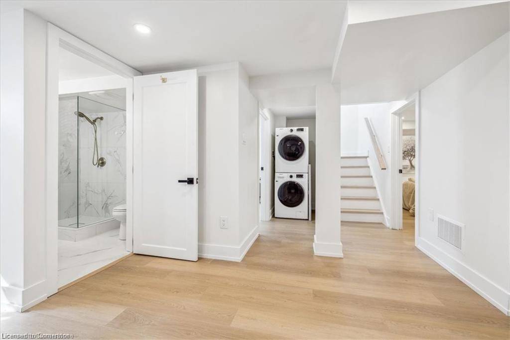 Hamilton, ON L8V 4A9,98 East 37th Street #BASEMENT