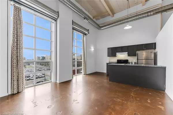 Hamilton, ON L8R 3H7,11 Rebecca Street #402