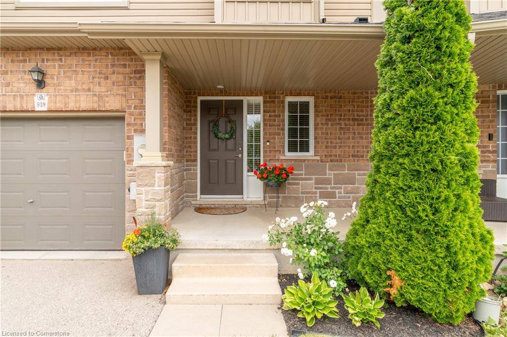 939 Zeller Crescent, Kitchener, ON N2A 0C7