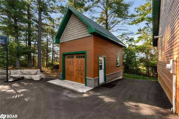 Oro-medonte, ON L0L 1T0,11 Nevis Ridge Drive