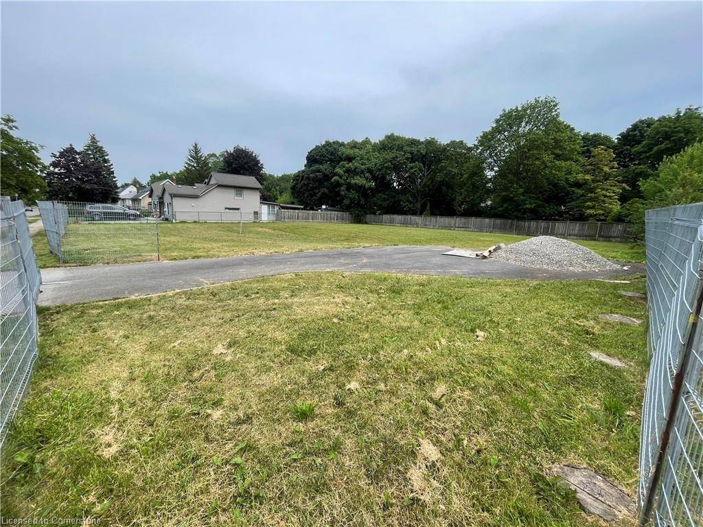 St. Catharines, ON L2M 2P2,374A Linwell Road