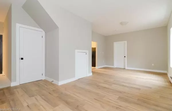 Brantford, ON N3S 3M9,302 Colborne Street #3