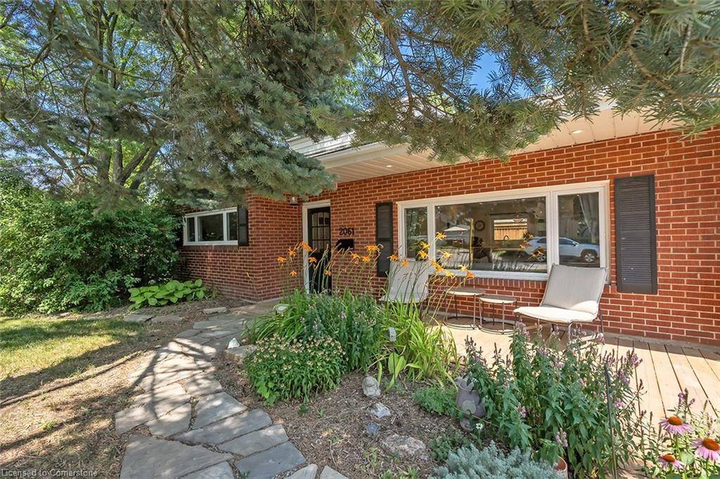 Burlington, ON L7R 1P8,2061 Halton Place