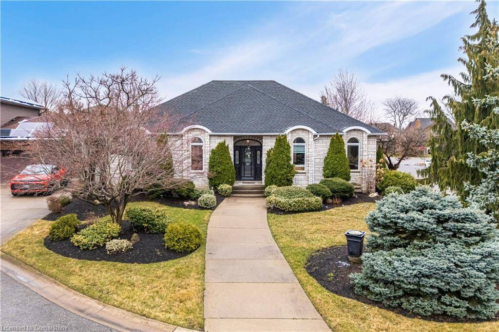 31 Ingrid Court, Hamilton, ON L8W 2V4