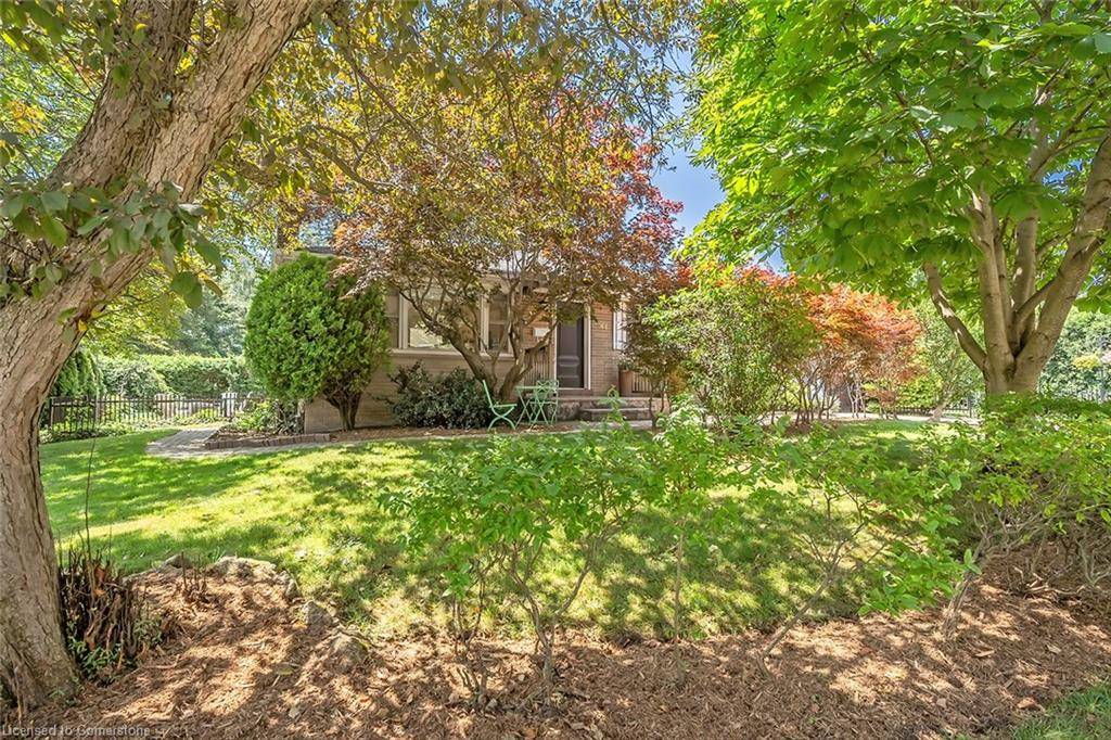 Burlington, ON L7N 2W3,564 Maplehill Drive