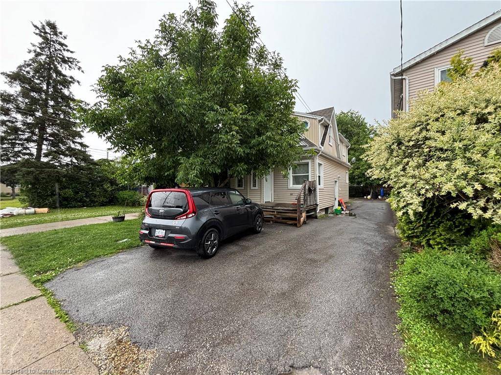 St. Catharines, ON L2M 5T3,54 Marlborough Avenue #Lower