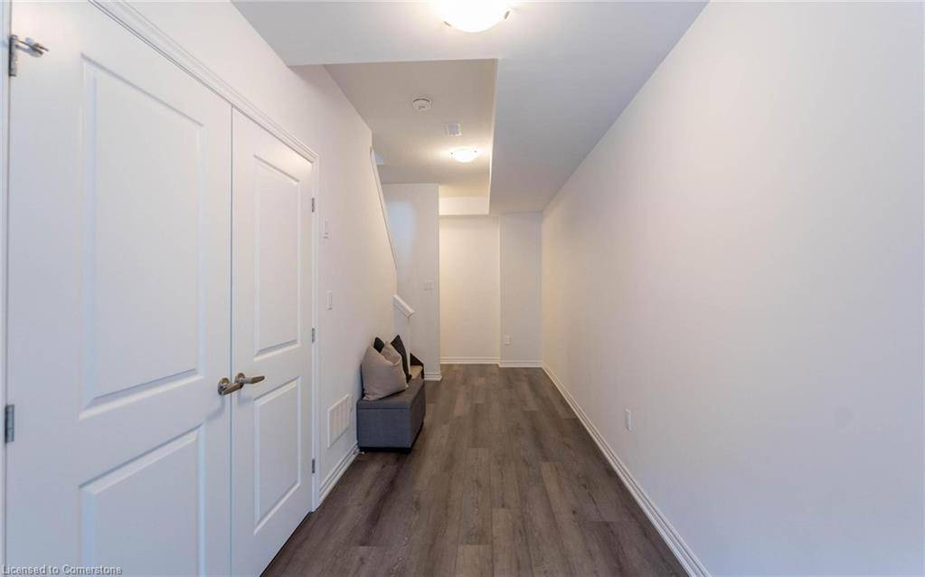 Stoney Creek, ON L8J 0M6,61 Soho Street #85